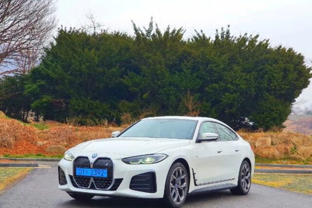 세련된 디자인과 감성적인 퍼포먼스,BMW i4 출시 1년 프리미엄 전기차 시장 영향력은?