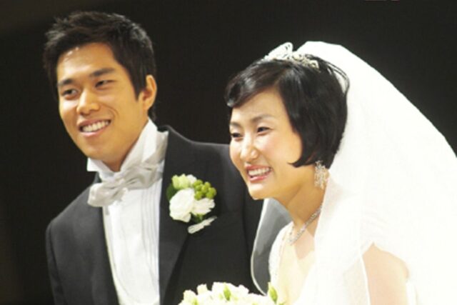 결혼할 때 작은 드레스에 몸을 구겨 넣었다는 연예인