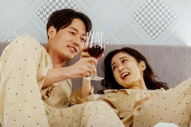 전쟁 중에도 가임기에는 화해하는 10년차 부부