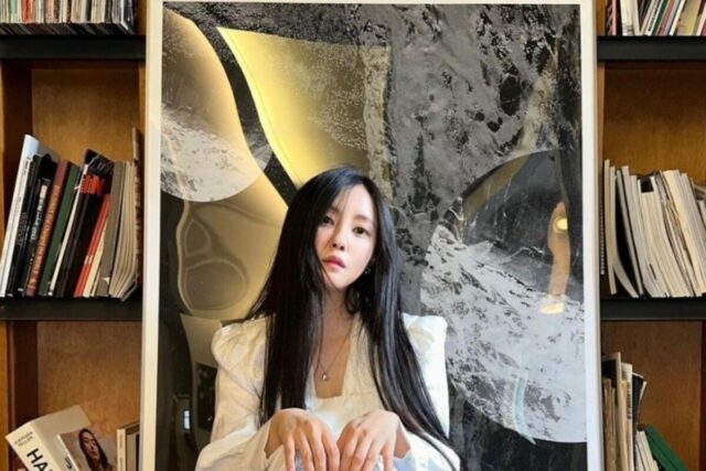 패셔니스타 효민 베르사체 미니호보백 유니크한 데일리백