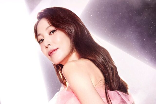 드디어? 청첩장 공개한 ‘아시아의 별’ 보아