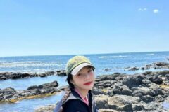 레드벨벳 조이 프레클 자켓 페미닌한 여행룩