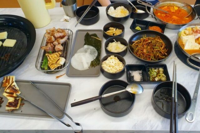 [팔육] 다양한 반찬을 주는 노량진 고기맛집가보다