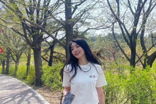 성해은 메종키츠네 더블폭스 티셔츠 유행타지 않는 클래식템