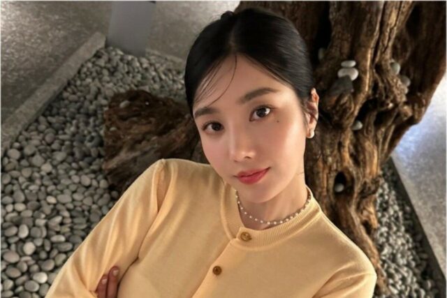 권은비 비비안웨스트우드 가디건 & 샤넬 19백 봄패션