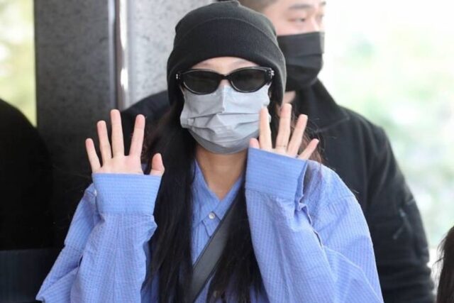 제니가 입어 품절된 셔츠, 대기업 직장인이 만들어 대박냈다