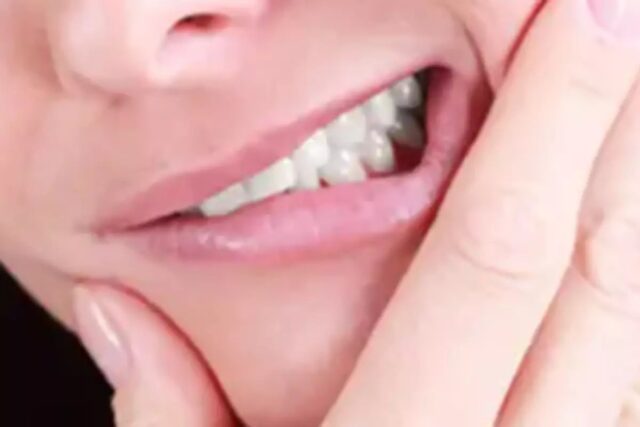 이빨 흔들릴때 치아가 헐렁거리는 이유 4가지, 치료 및 관리에 대해서