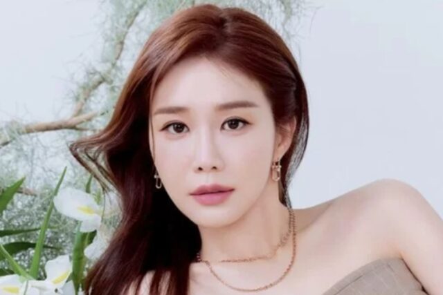 42살인데 아직 도자기 피부에 동안 미모 자랑하는 여배우
