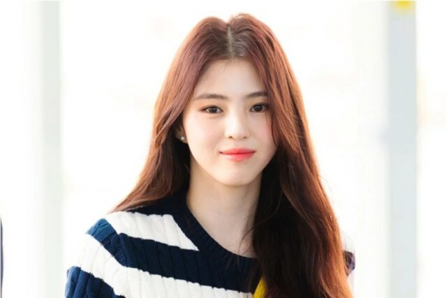 한소희 공항패션 4만원대 스트라이프 반팔니트 어디꺼?