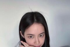 홍수주 디올 크롭자켓 고급스럽고 우아한 사복패션