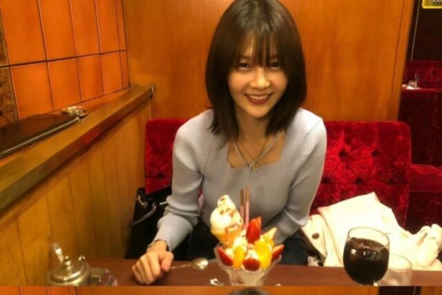 임현주 루에브르 스퀘어넥 니트 여행룩
