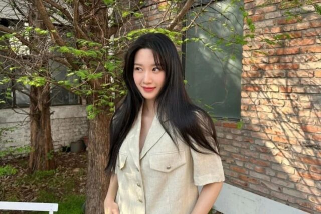 문가영 인스타그램 사복 패션 옷 온앤온 반팔 자켓 봄 코디