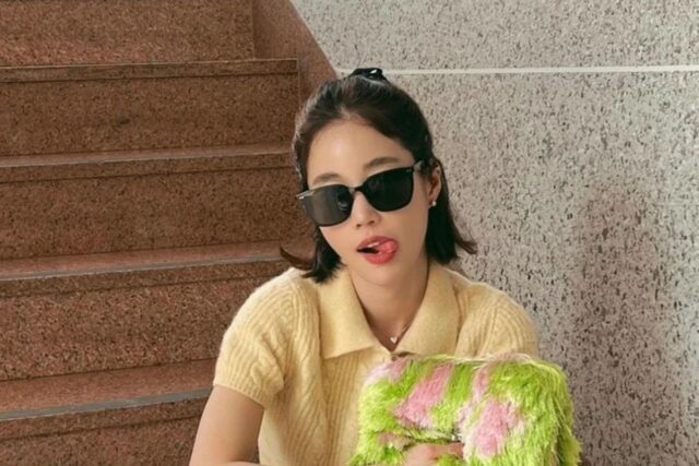 기은세 인스타그램 패션, 크롭가디건은 셀린느