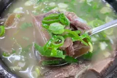 미식가 신동엽이 ‘인생 국밥’이라고 극찬한 백년가게 선정맛집