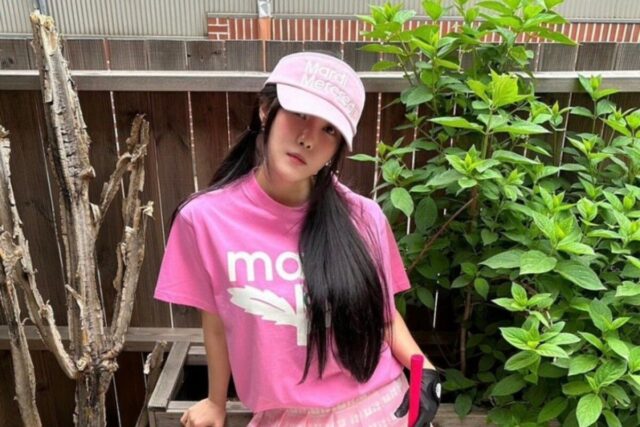 효민 마르디메크르디악티프 티셔츠 스커트 러블리 골프룩