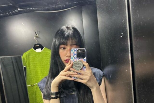 수지 인스타패션. 알라이아. 케이스티파이 폰케이스. 더브리즈에리아 그립톡