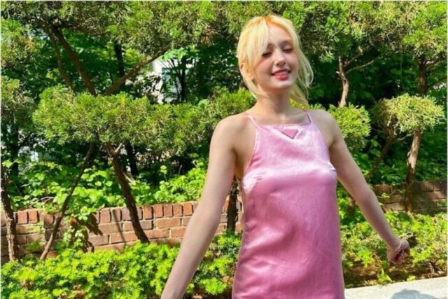 전소미 프라다 원피스 & 핑크 라피아백 가격은?