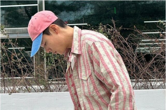 류준열 핑크 폴로랄프로렌 셔츠 남친룩 패션