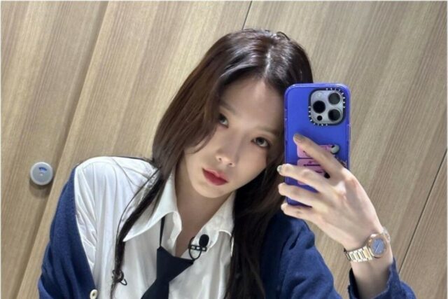 태연 프레피룩에 착용한 페라가모 시계 가격은?