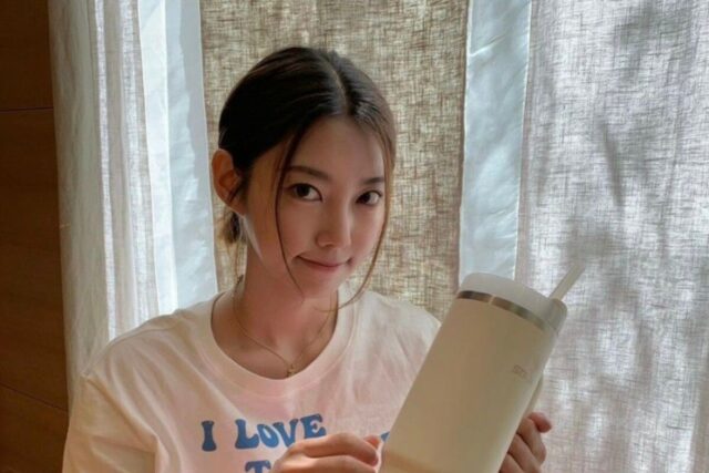 박나언 러블리한 빈티지룩 연출 도와준 티셔츠는?