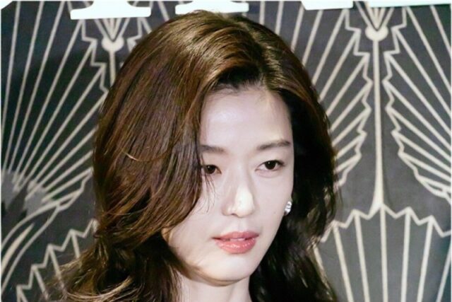 뽀아레 행사장 전지현 옷 보테가베네타 블랙원피스 가격은?