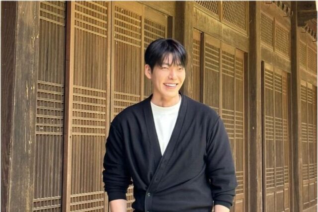 유퀴즈 김우빈 옷 블랙 가디건 브랜드는 르메르 LEMAIRE