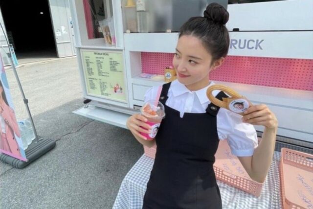 이세영 인스타 셔츠 원피스 조합, 매력적인 클래식룩