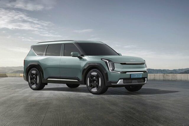 기아 EV9 사전계약 1만대 돌파…”3040 개인 구매가 계약 60% 차지”