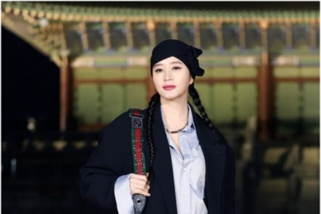 포스 넘치는 김혜수 구찌 패션쇼 가방 빅백 다이애나 맥시 토트백 가격은?