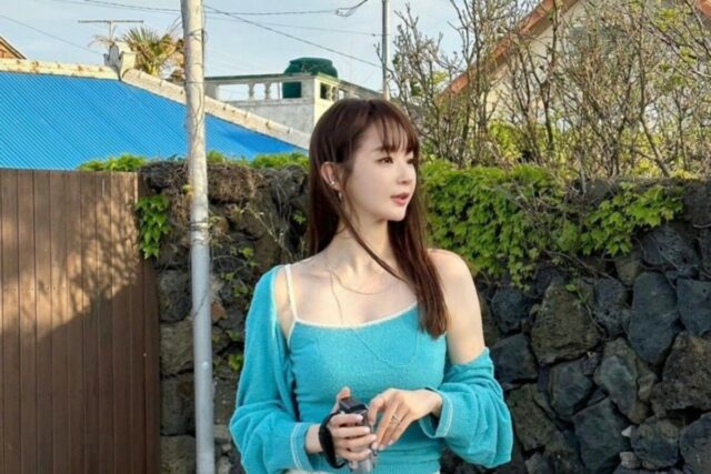 청량미 충만한 미니멀룩 강민경 패션템 가격은?