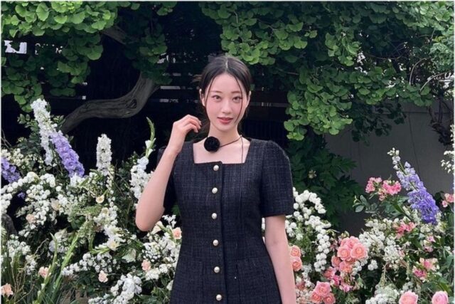 나인뮤지스 민하 결혼식 경리 연예인 하객룩 트위드원피스 패션