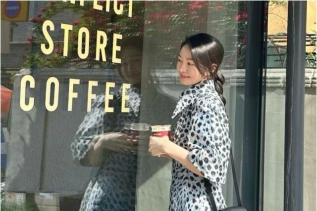 류이서 데일리룩 미니 원피스는 가니 GANNI (50% 할인 10만원대)