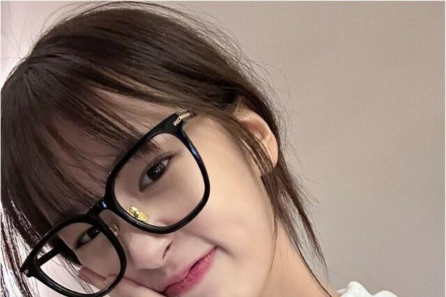 지락실 안유진 옷 LONELY 후드 노앙 오버핏 후드티 정보