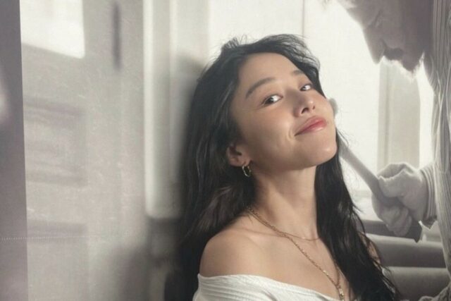이주명, 뉴진스민지도 입은 4만원대 쇄골미인 치트키 탑 정보