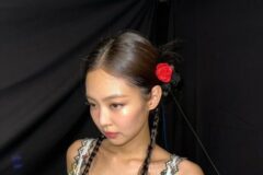크롭탑 하나만으로 힙해지는 블랙핑크 제니 가격은?