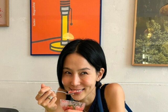 김나영 마르니 스몰백 원피스 화사하고 컬러풀한 사복패션