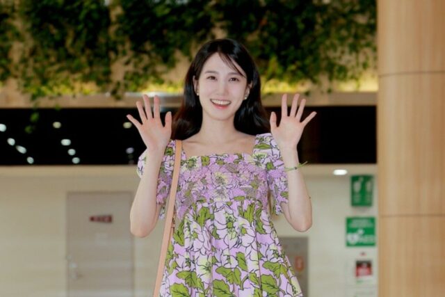 박은빈 일본 팬미팅 공항패션 여성 가방 브랜드 토리버치 원피스, 가방, 신발 여름 코디 너무 예뻐
