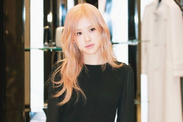인간 생로랑 블랙핑크 로제 행사장룩 블랙드레스 가격은?