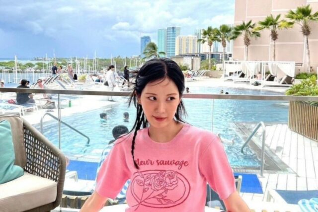 서현 러블리한 핑크룩 선보인 크롭 니트 미니스커트 가격은?
