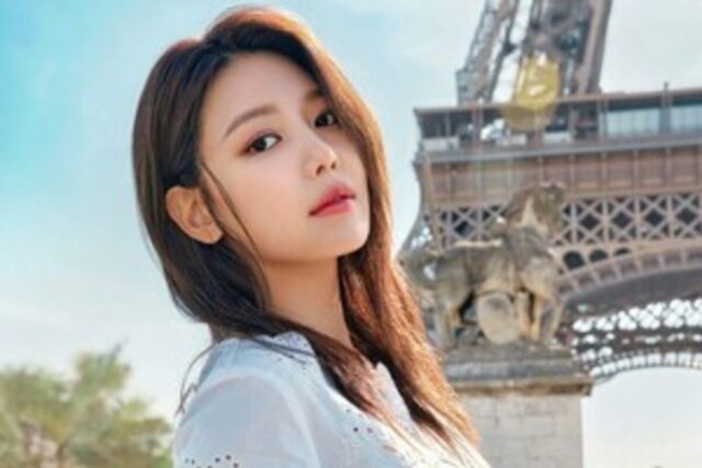 소녀시대 수영, 파리에서 선보인 우아한 여름 휴양룩