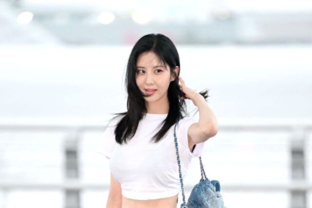 남자들이좋아하는 여자패션 여름코디 정석 청바지+흰티 서현 레전드 공항패션