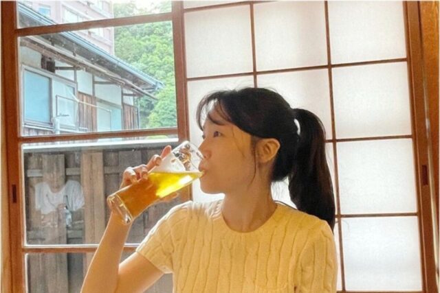 방민아 일본 여행패션 폴로랄프로렌 반팔니트