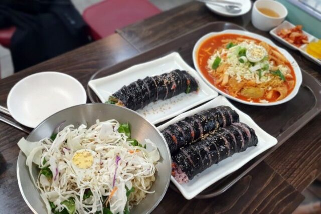 역사깊은 오래된 경희대맛집, “푸른하늘”