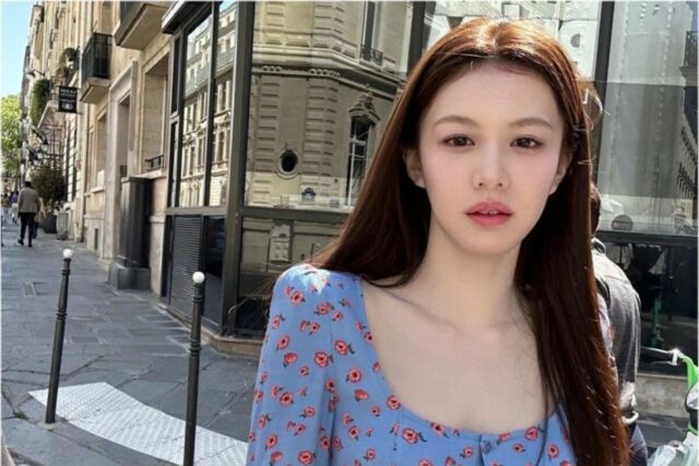 고윤정 여행룩 리포메이션 블라우스 코디