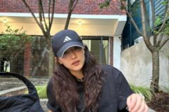 표예진 운동복 패션 아이템 모음 (코스가방 / 뉴발란스574 /  아디다스볼캡)