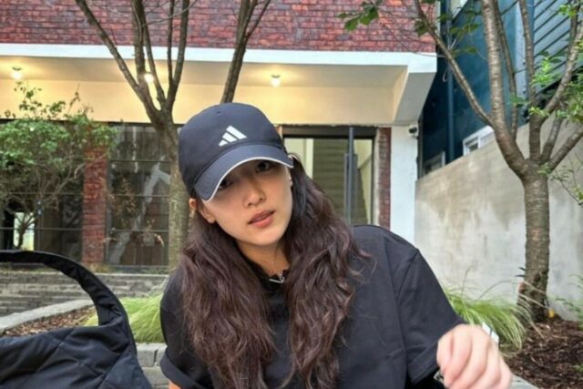 표예진 운동복 패션 아이템 모음 (코스가방 / 뉴발란스574 / 아디다스볼캡)