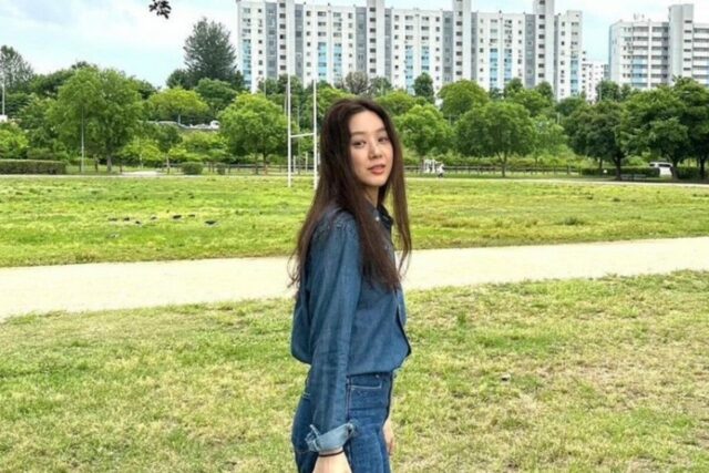 정려원 청청패션 나들이룩 롱샴 가방 가격은?