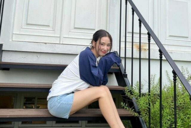 장희령 꾸안꾸 사복패션 엄브로 마일러 여름운동화