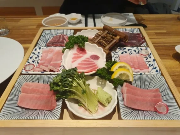 혼마구로 리필 가능한 마곡참치 전문점 참치예담에서 고급스러운 술자리