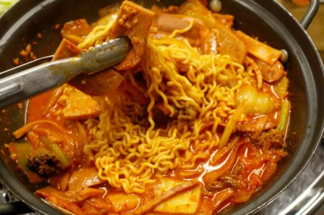 경아식당 수유점 부대찌개와 야끼만두 기가막힌 수유역맛집